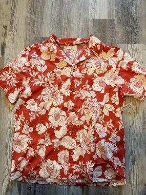Old Navy Red Floral Short-Sleeve Button Down Shirt